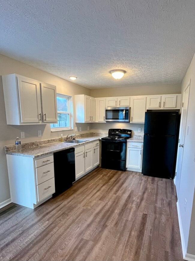 Building Photo - 4879 Drayton Rd