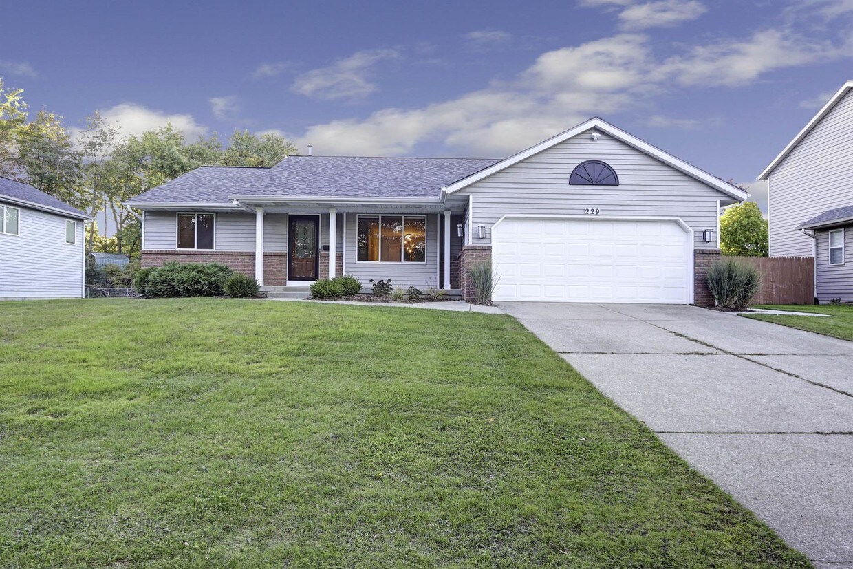229 Olivia Ct NW, Grand Rapids, MI 49504 House Rental in Grand Rapids