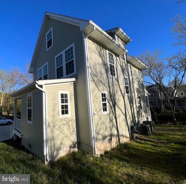 Building Photo - 635 Cambridge St