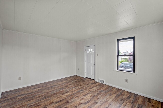Building Photo - Beautiful 2 bedroom home in Pitcairn available August 15!