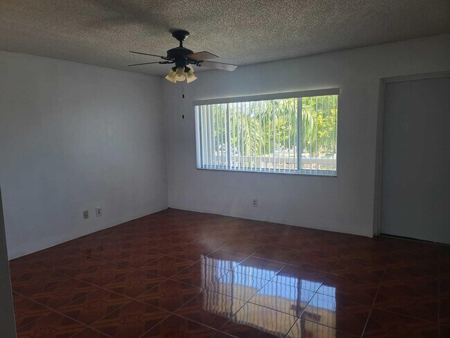 Foto del edificio - 555 Purdy Ln