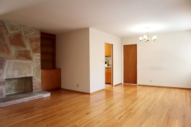 Building Photo - Enchanting, roomy home with large yard in Niles-Fremont!