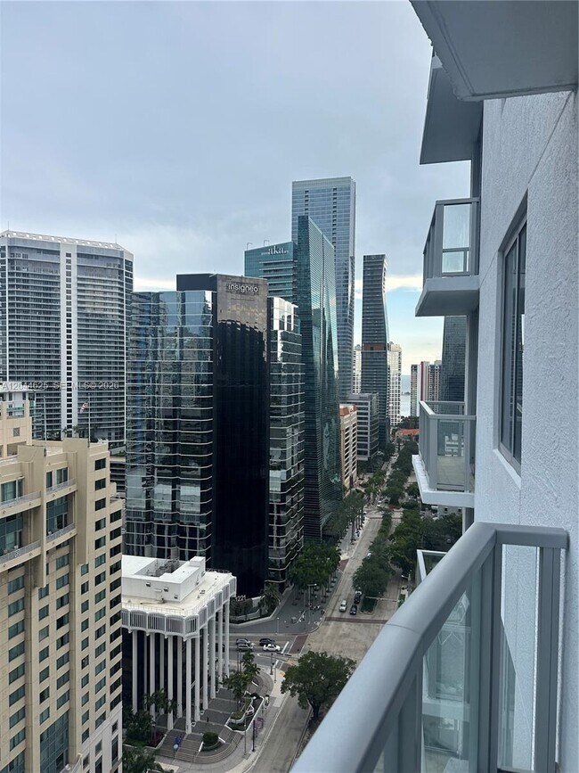 Building Photo - 1060 Brickell Ave