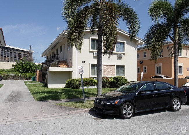 Building Photo - 119 Antiquera Ave