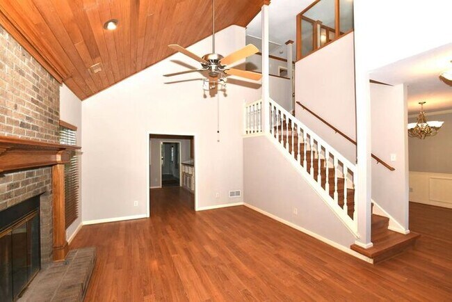 Building Photo - 225 Willow Trace Ct