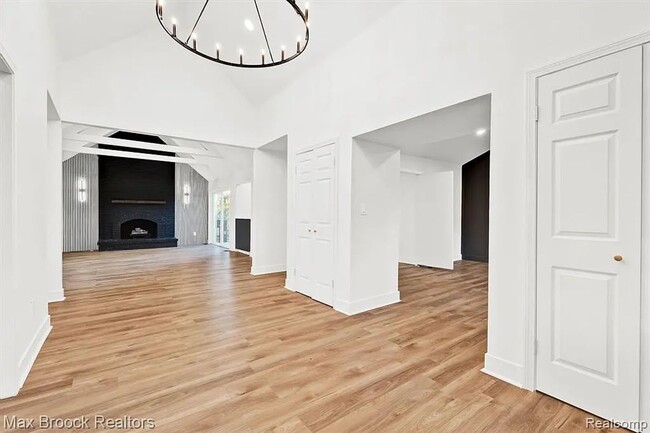 Building Photo - Beautiful Newly Remodeled 4-Bedroom House ...