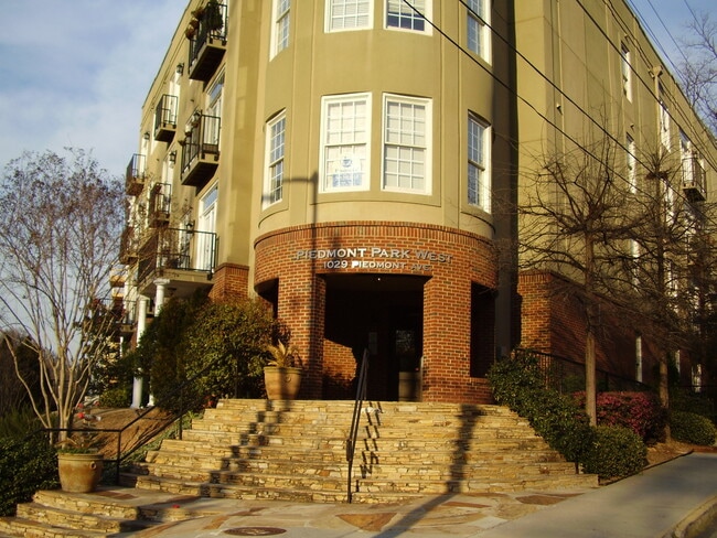 Building Photo - 1029 Piedmont Ave NE