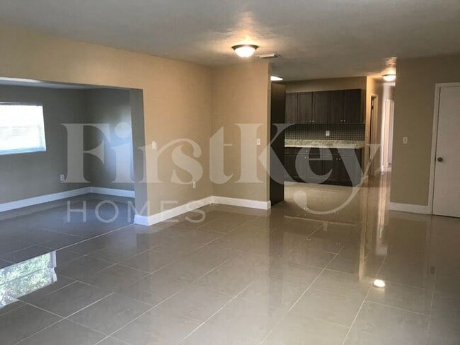 Foto del edificio - 221 N 65th Way