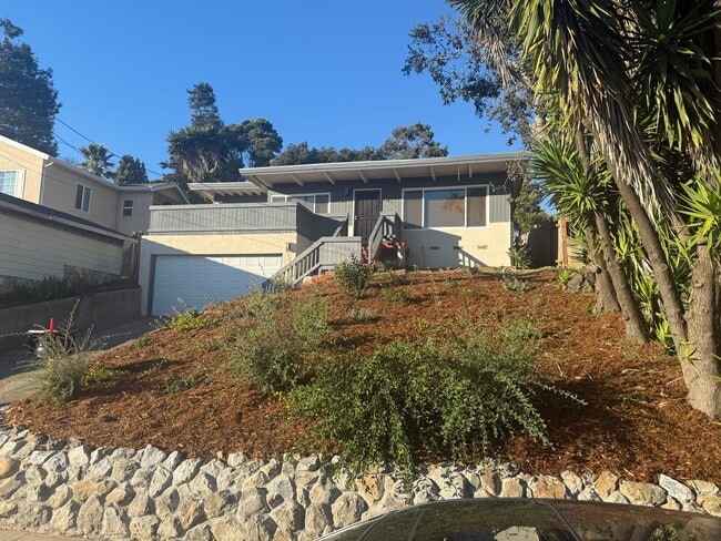 Building Photo - Welcome to this newly renovated gem locate...