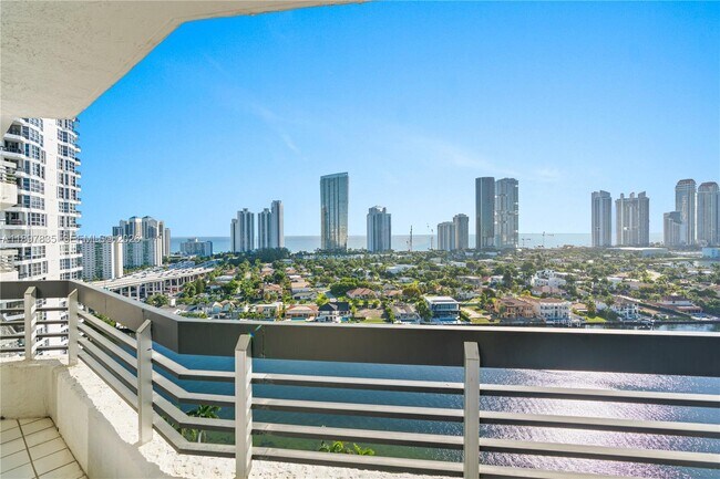 Foto del edificio - 19101 NE 36th Pl