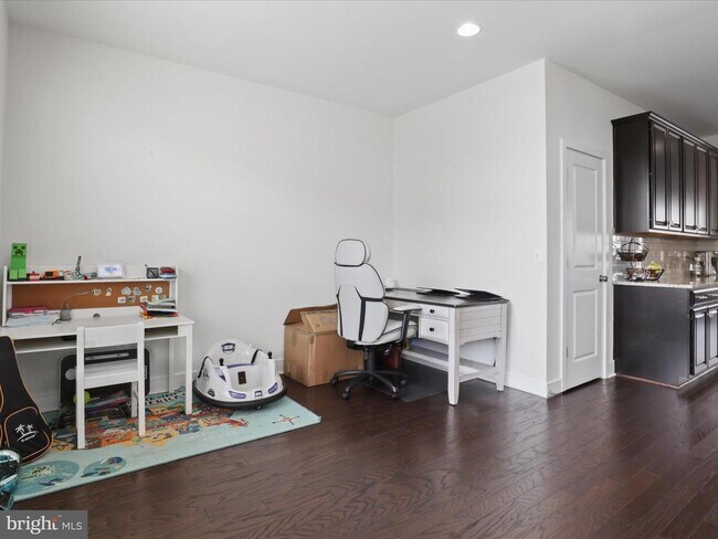 Building Photo - 25441 Hartland Orch Ter