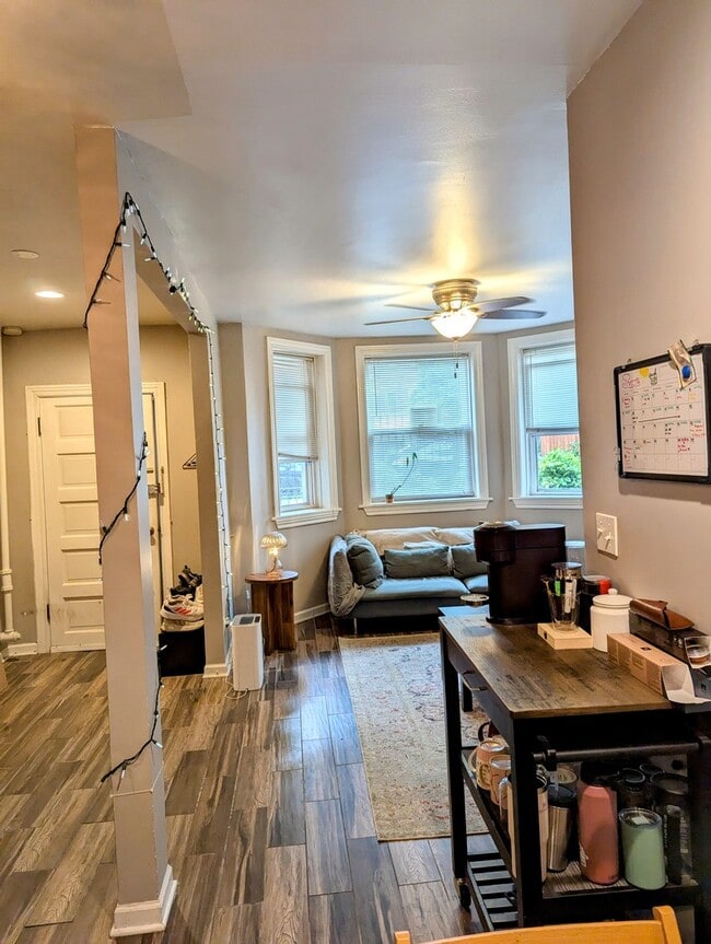 Building Photo - 2440 N Harding Ave