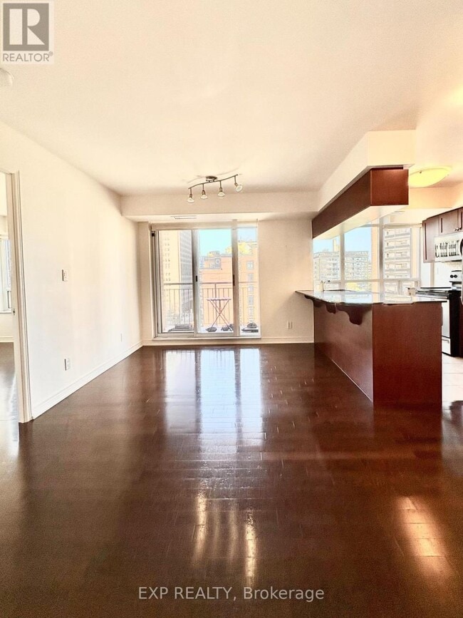 Photo du bâtiment - 60 St Clair Ave W