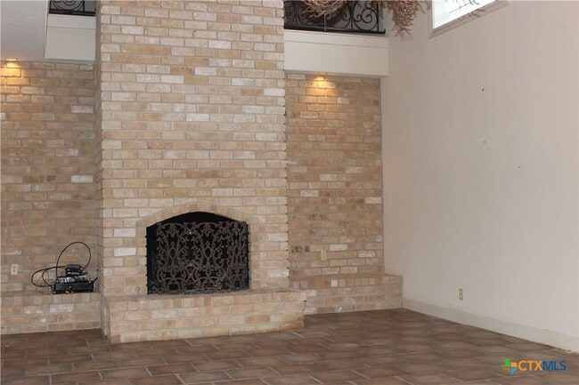 Foto del edificio - 6001 Country Club Dr