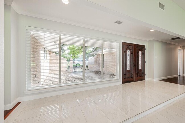 Building Photo - 5111 S Braeswood Blvd