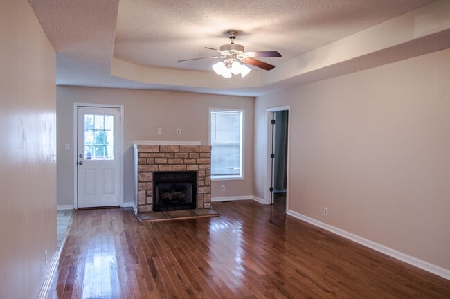 Building Photo - Pet Friendly Three Bedroom with Bonus!