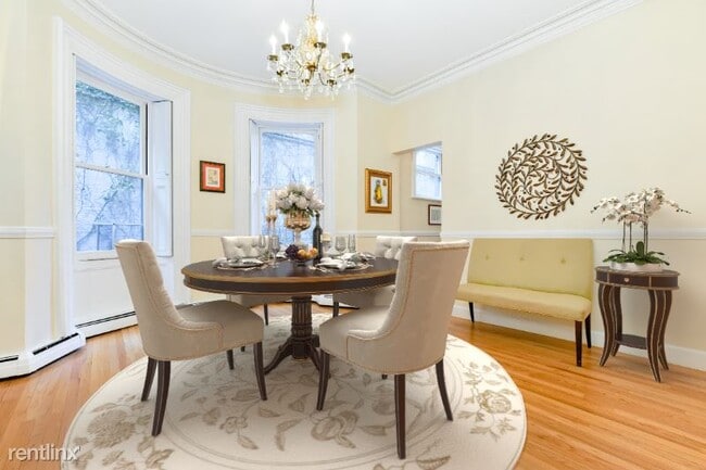 Building Photo - 2 br, 1.5 bath Condo - 3 Walnut St 1 Unit 1