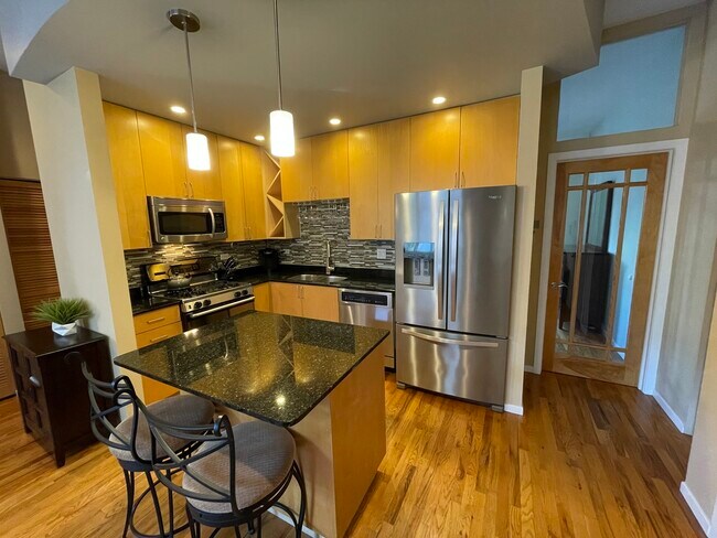 Foto del edificio - 2324 W Bloomingdale Ave