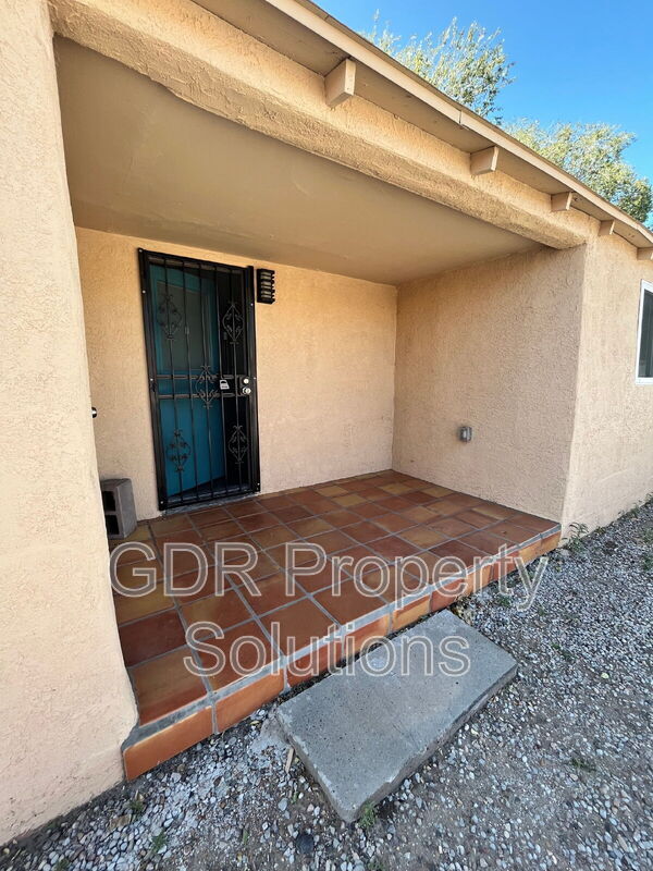 Building Photo - 1717 Griegos Rd NW