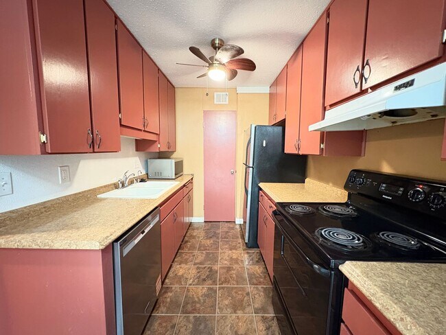 Foto del edificio - Modern Condo in Prime College Area Location