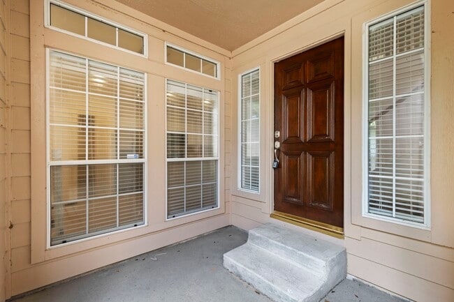 Building Photo - 19 Endor Forest Pl