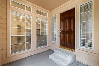 Building Photo - 19 Endor Forest Pl