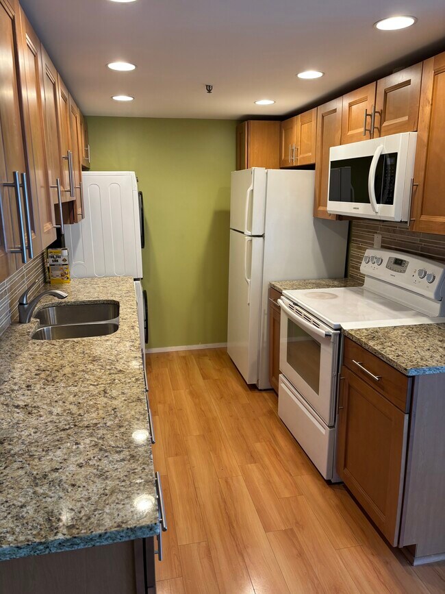 Foto del edificio - 5911 Edsall Rd