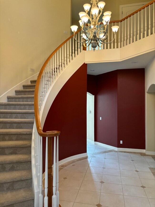 Building Photo - Wonderful Spacious Home with Many Upgrades...
