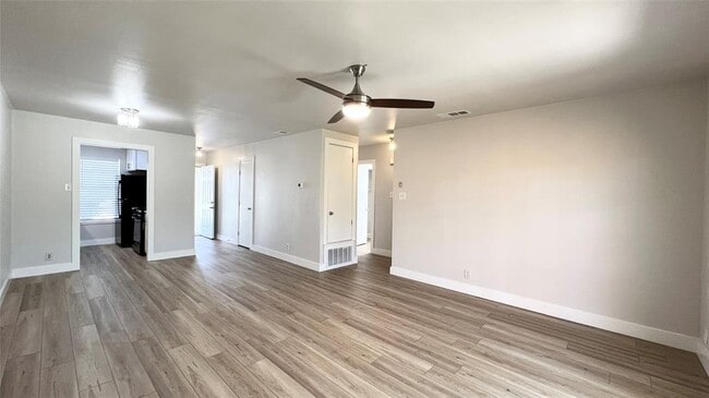 Building Photo - 11208 Renel Dr