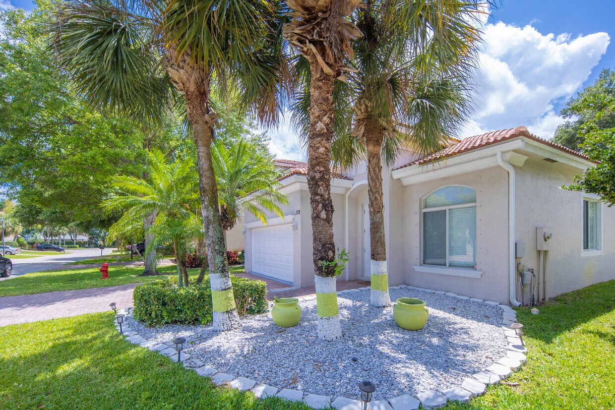 Foto principal - 139 2 Pine Dr