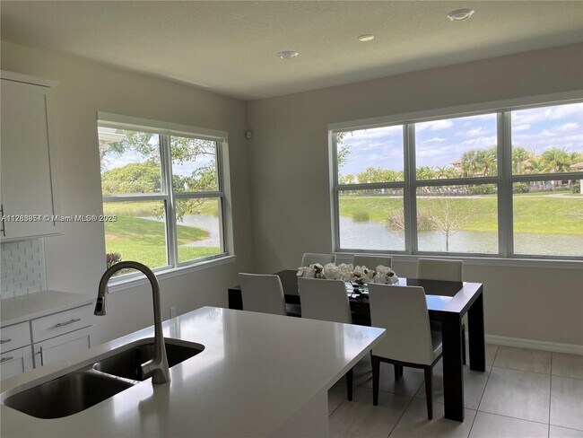 Foto del edificio - 4615 Greenway Dr