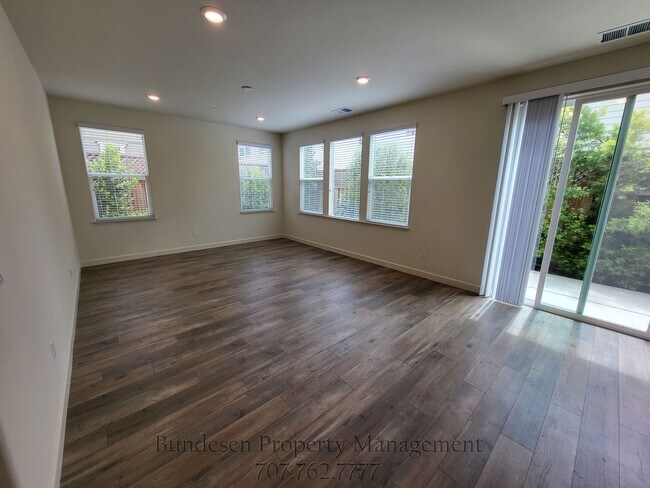 Foto del edificio - 7610 Wildrose Way