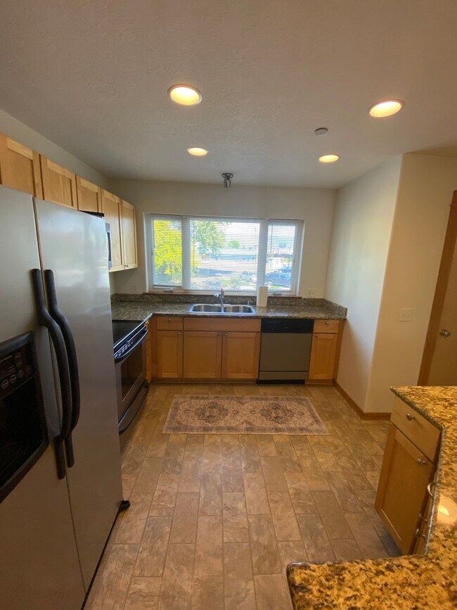 Foto del edificio - 3 Bedroom | 2 1/2 Bath Townhouse in The Dalles, OR.