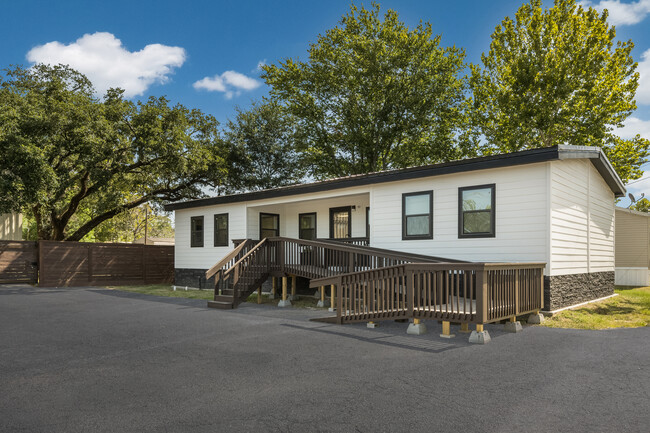 Building Photo - Conroe Estates