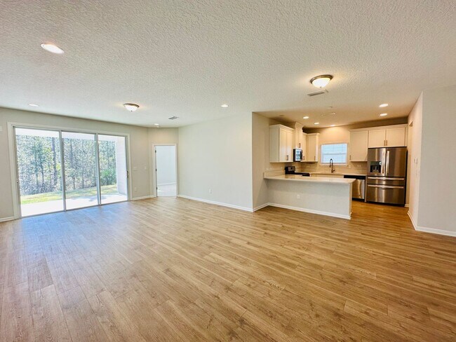 Building Photo - Beautiful 4/2.5 in the desirable community...