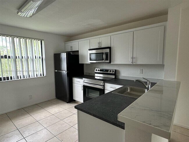 Foto del edificio - 10115 W Sunrise Blvd