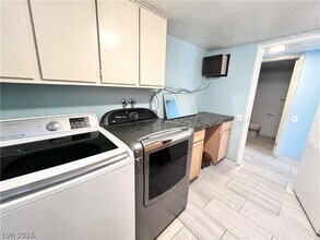 Building Photo - 5009 Mesa View Dr