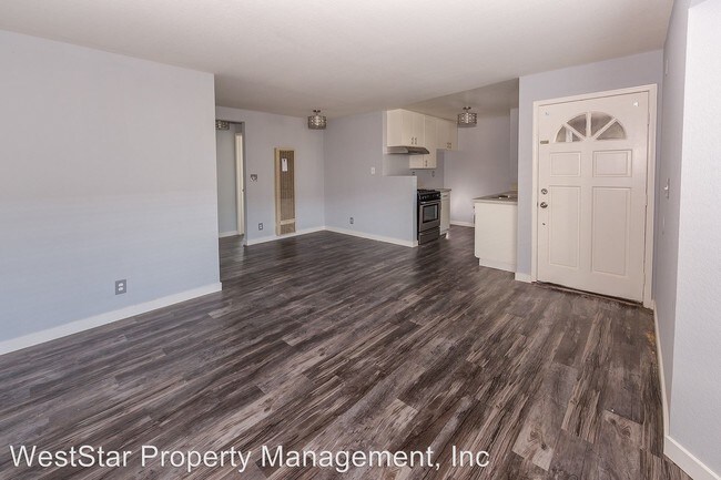 Building Photo - 910 Gaviota Ave