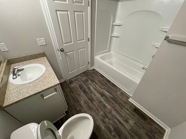 Foto del edificio - 2260 James Kelly Ln