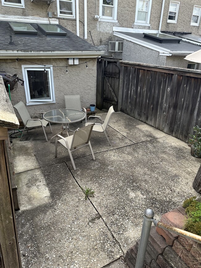 backyard patio - 112 W 1st Ave
