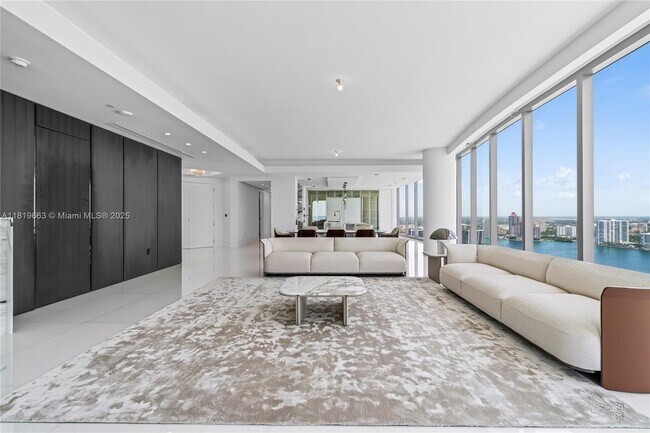 Foto del edificio - 17975 Collins Ave