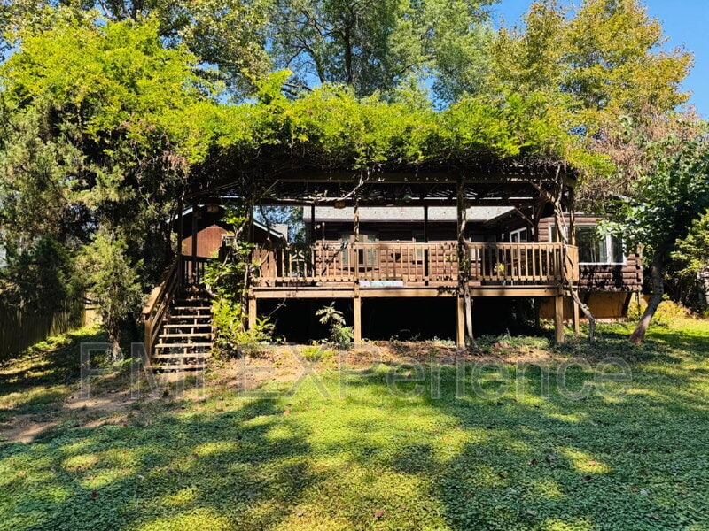 Building Photo - 711 Northwest Dr