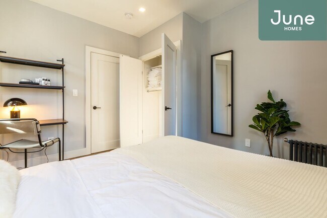 Building Photo - Queen room in 4-bed/2.0-bath Home