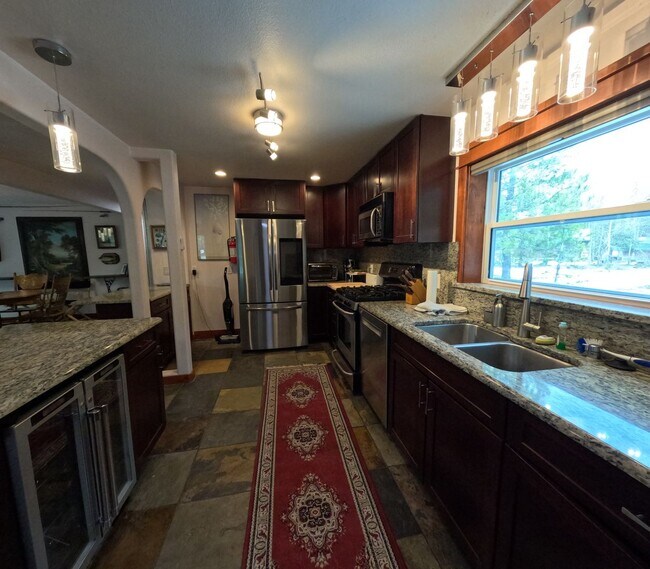 Foto del edificio - Private Truckee River Home