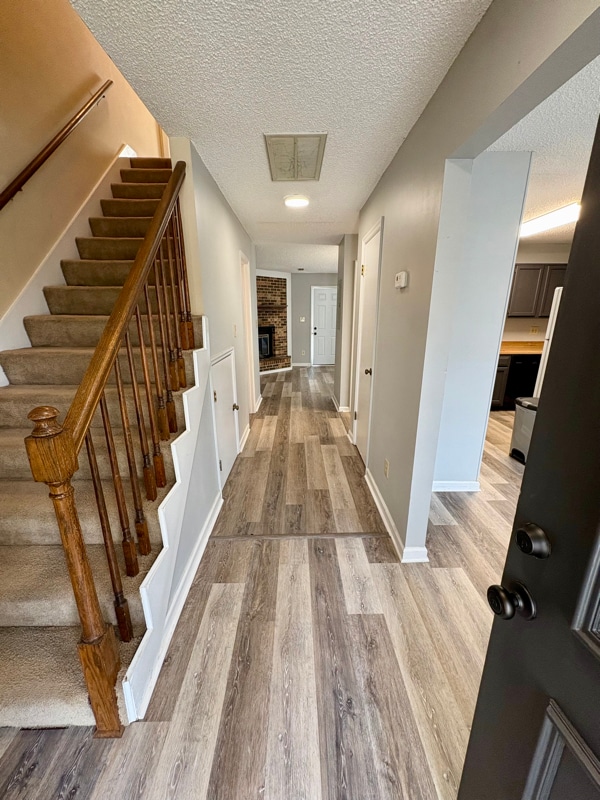 Building Photo - 317 Chateau Dr SW