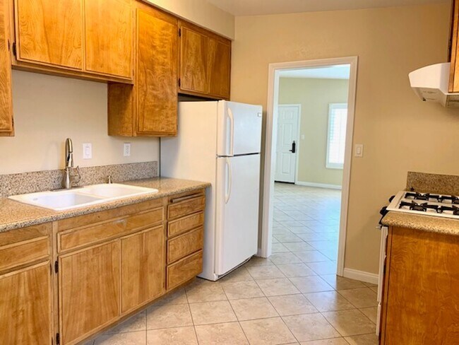 Foto del edificio - Ventura | 3 Bed + 1 Bath | Belfast Ln