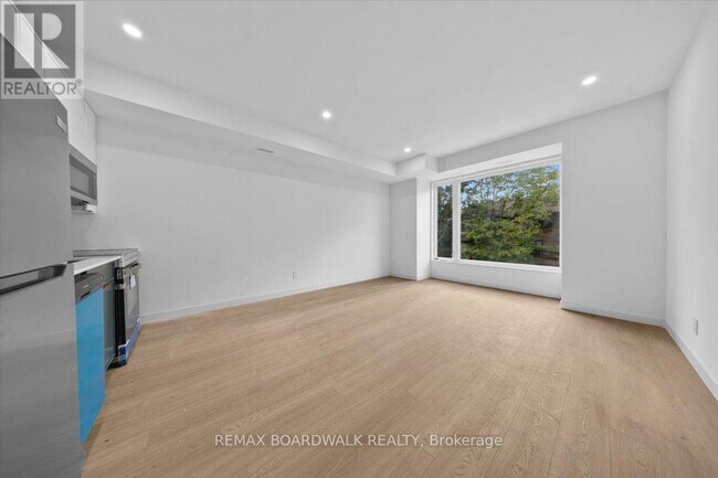 Building Photo - 315 Savard Ave