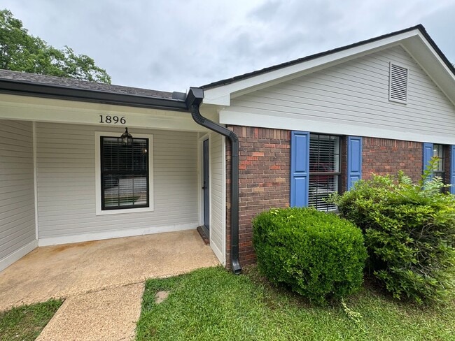 Building Photo - 2 Bed 1 Bath House