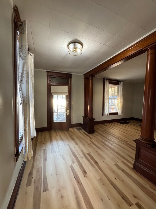 Main Entry - 925 Walnut St. (Dayton, KY) House