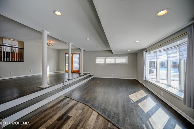 Building Photo - 17 Thomas Rd